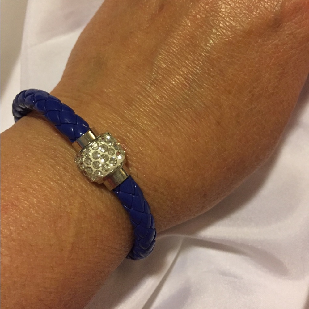 🦋New Magnetic Closure Leather and Bling Bracelet